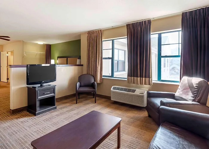 Extended America - Chicago - Woodfield Mall 2*
