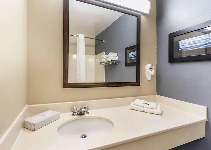Extended America - Chicago - Woodfield Mall 2*