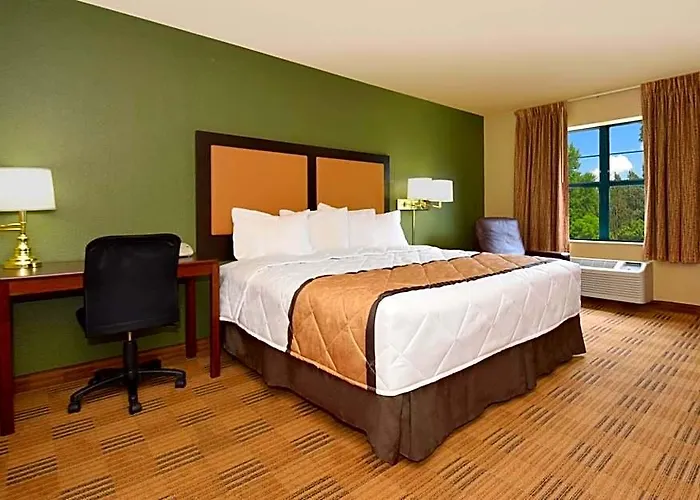 Extended America - Chicago - Woodfield Mall 2*