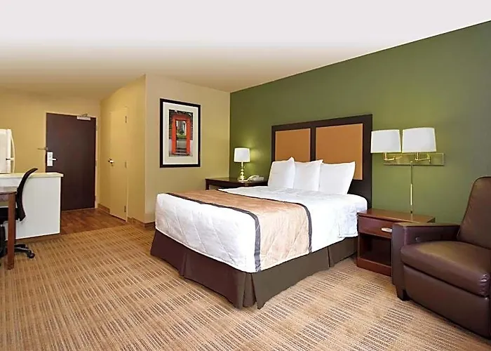 Extended America - Chicago - Woodfield Mall 2*